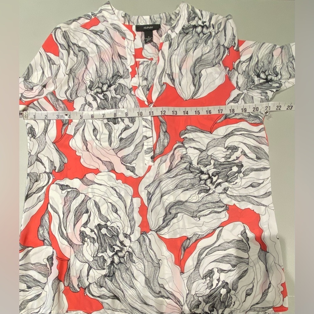 Alfani Floral Coral / Black / White Top, size 8 - Picture 8 of 10